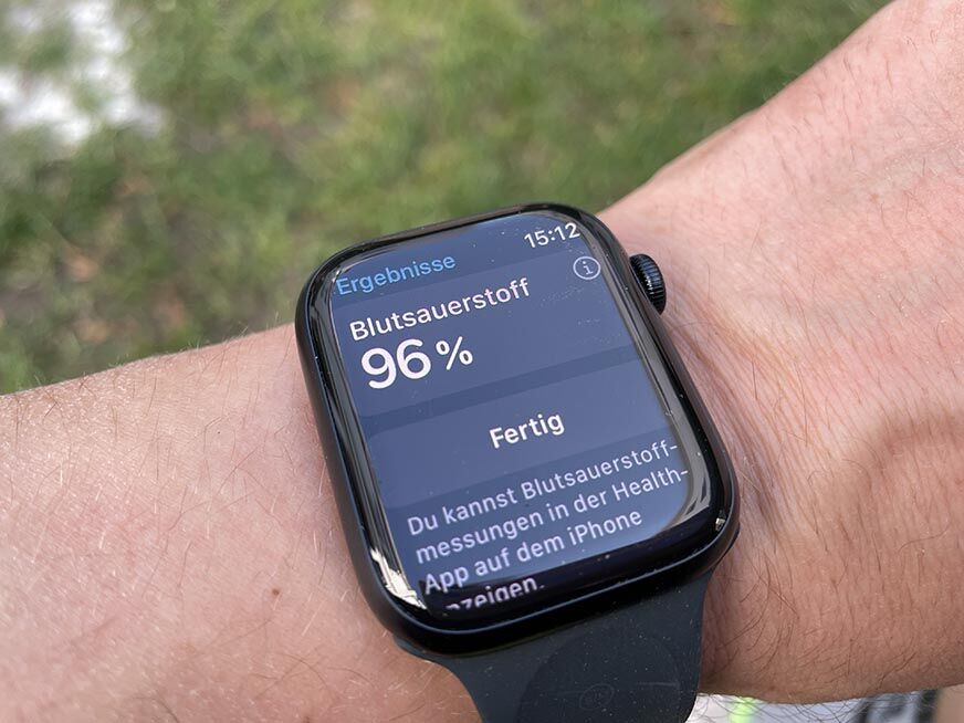 Man sieht die Sauerstoffsättigung auf der Apple Watch 7.